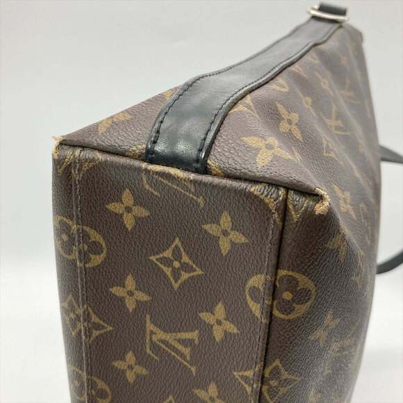 LOUIS VUITTON Brown Monogram Tote Bag - Picture 5 of 13
